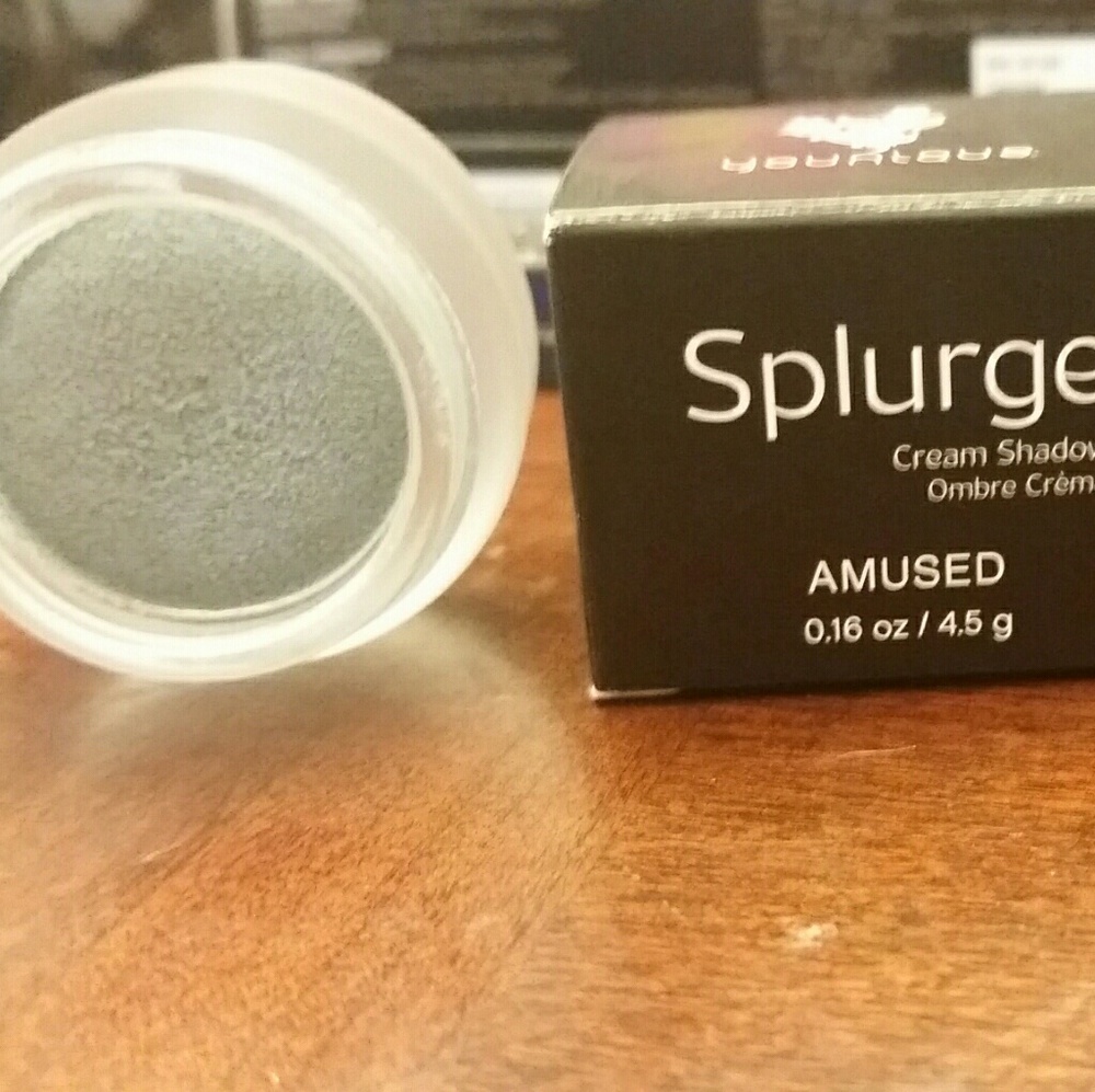 MOONSTRUCK SPLURGE Cream Shadow  in Amused